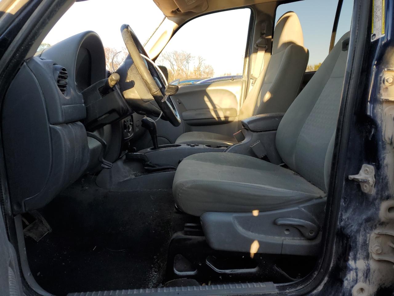 2007 Jeep Liberty (North America) - Image 7