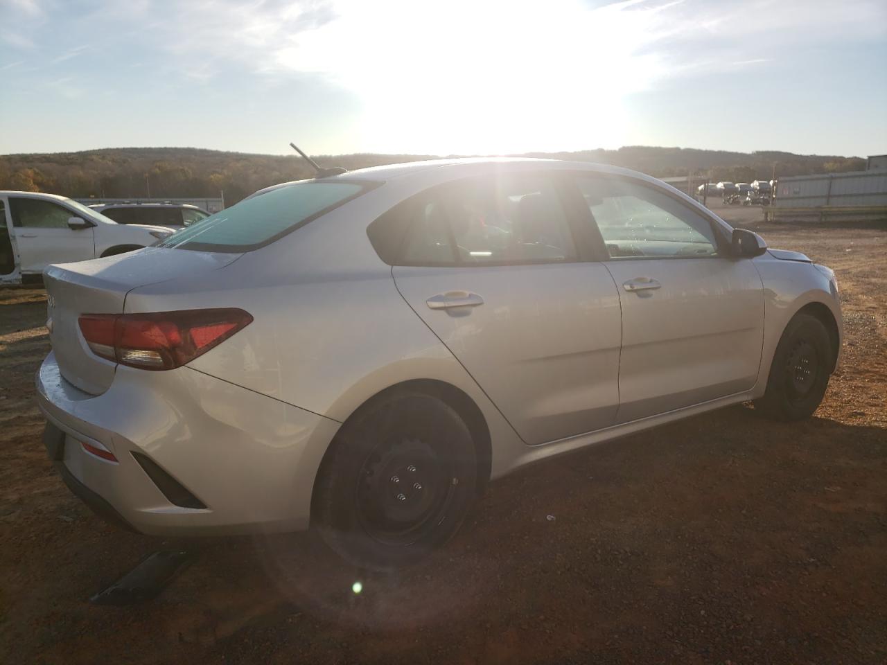 2023 Kia Rio - Image 3