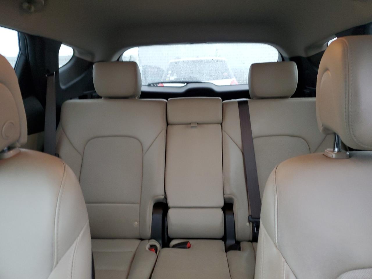 2017 Hyundai Santa Fe - Image 10