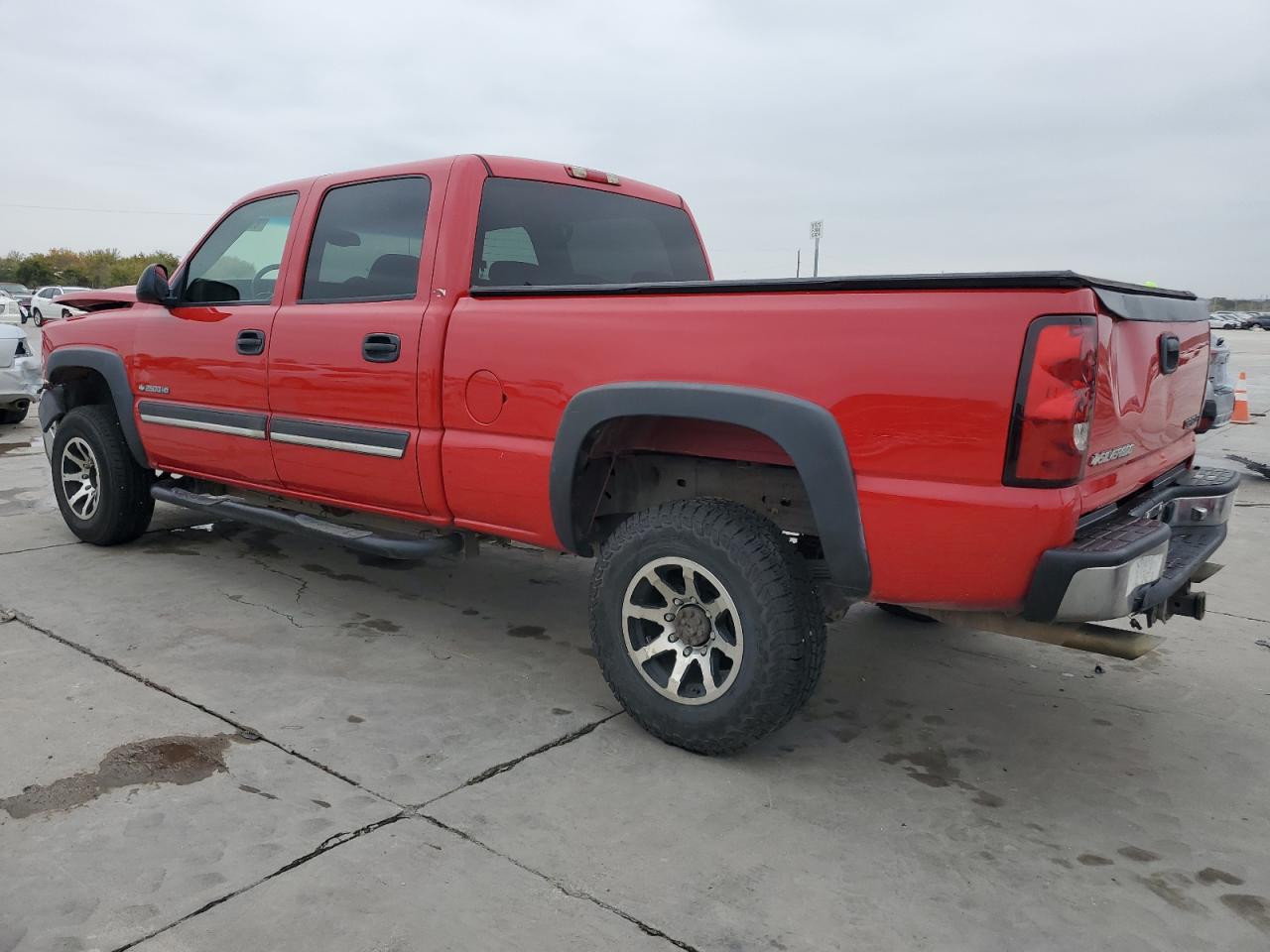 2005 Chevrolet Silverado - Image 2