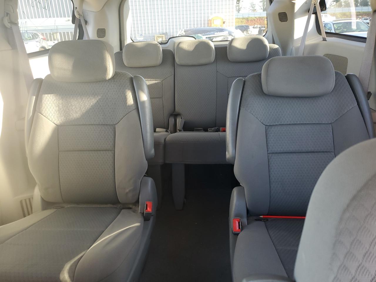 2010 Chrysler Town & Country - Image 10