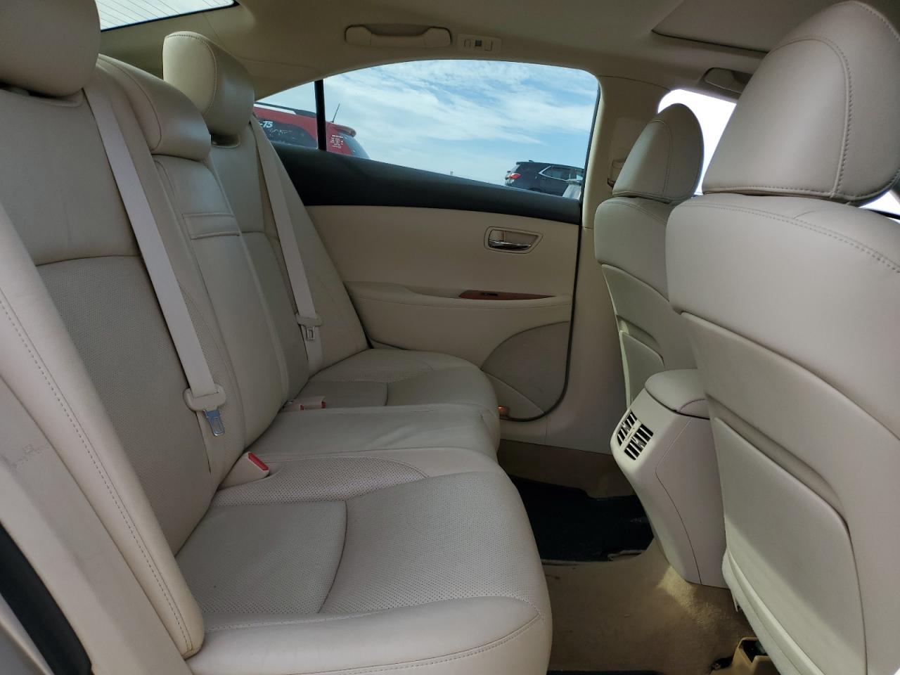 2012 Lexus ES - Image 10