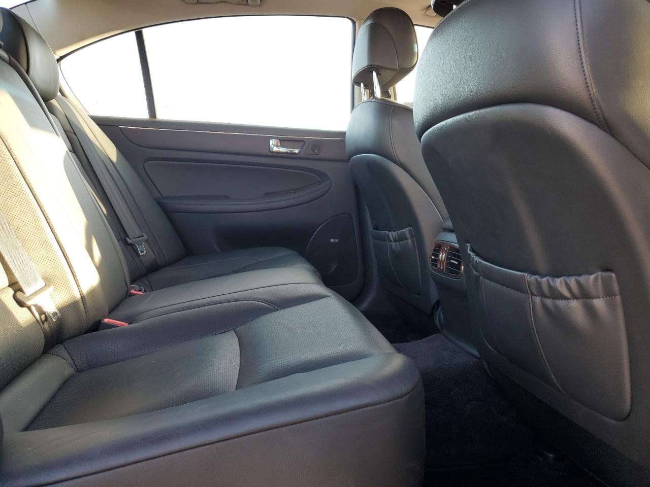 2009 Hyundai Genesis - Image 10