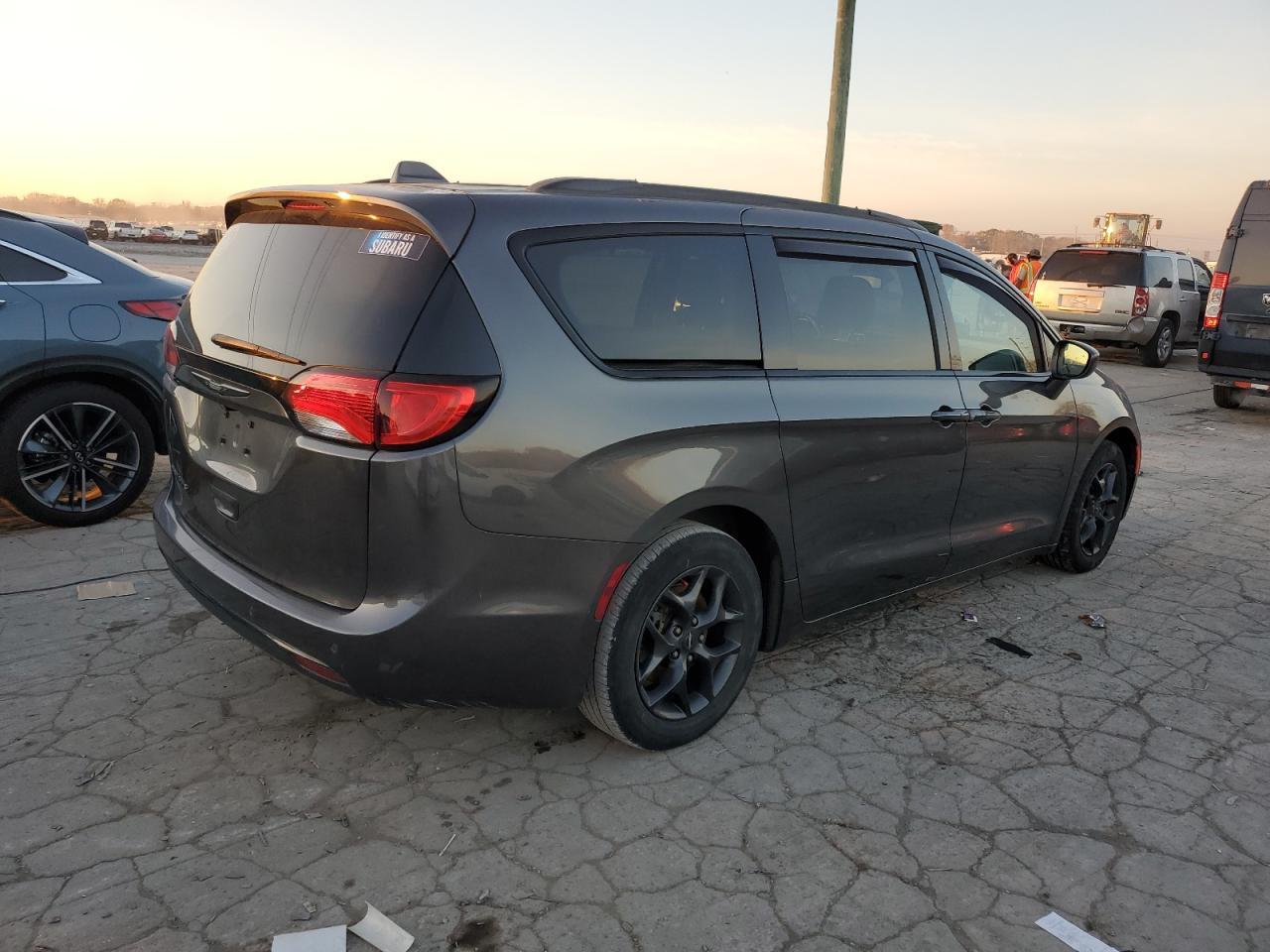 2018 Chrysler Pacifica - Image 3