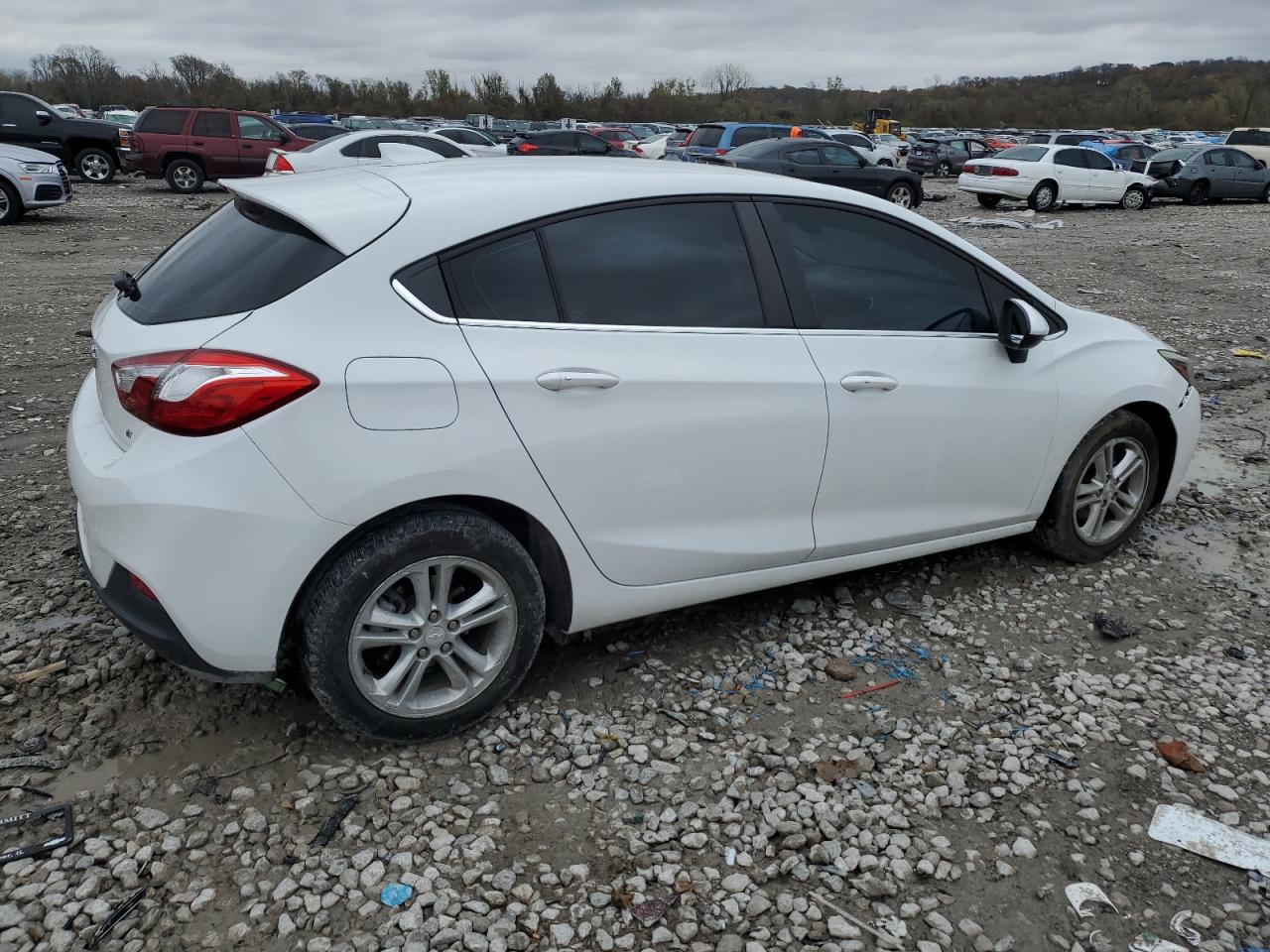 2018 Chevrolet Cruze - Image 3