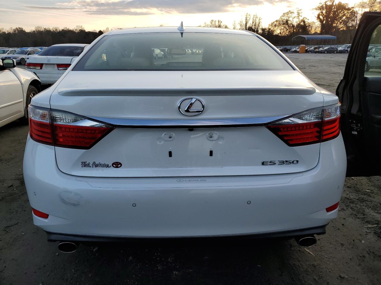 2015 Lexus ES - Image 6