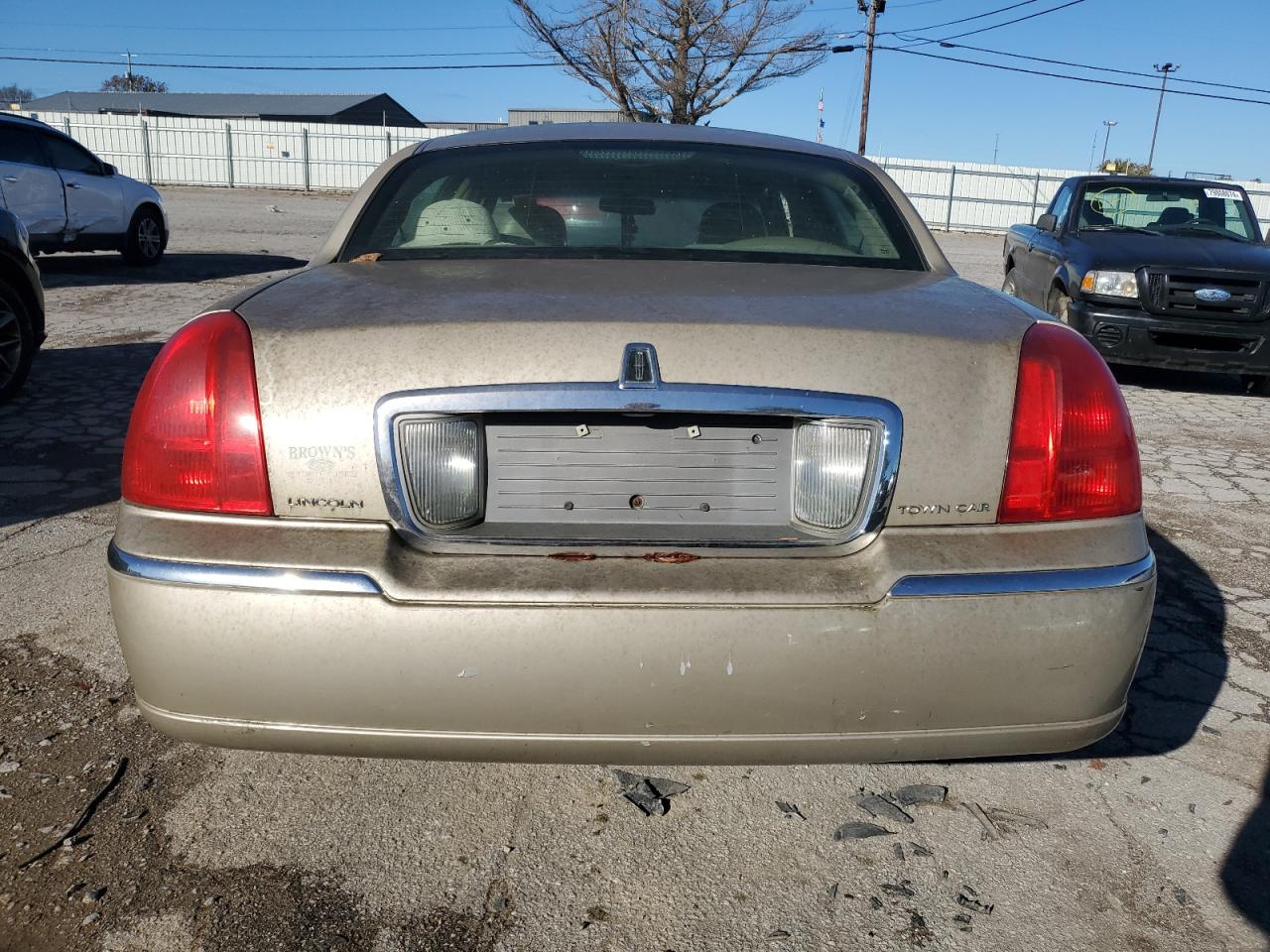 2006 Lincoln Town Car - Image 6