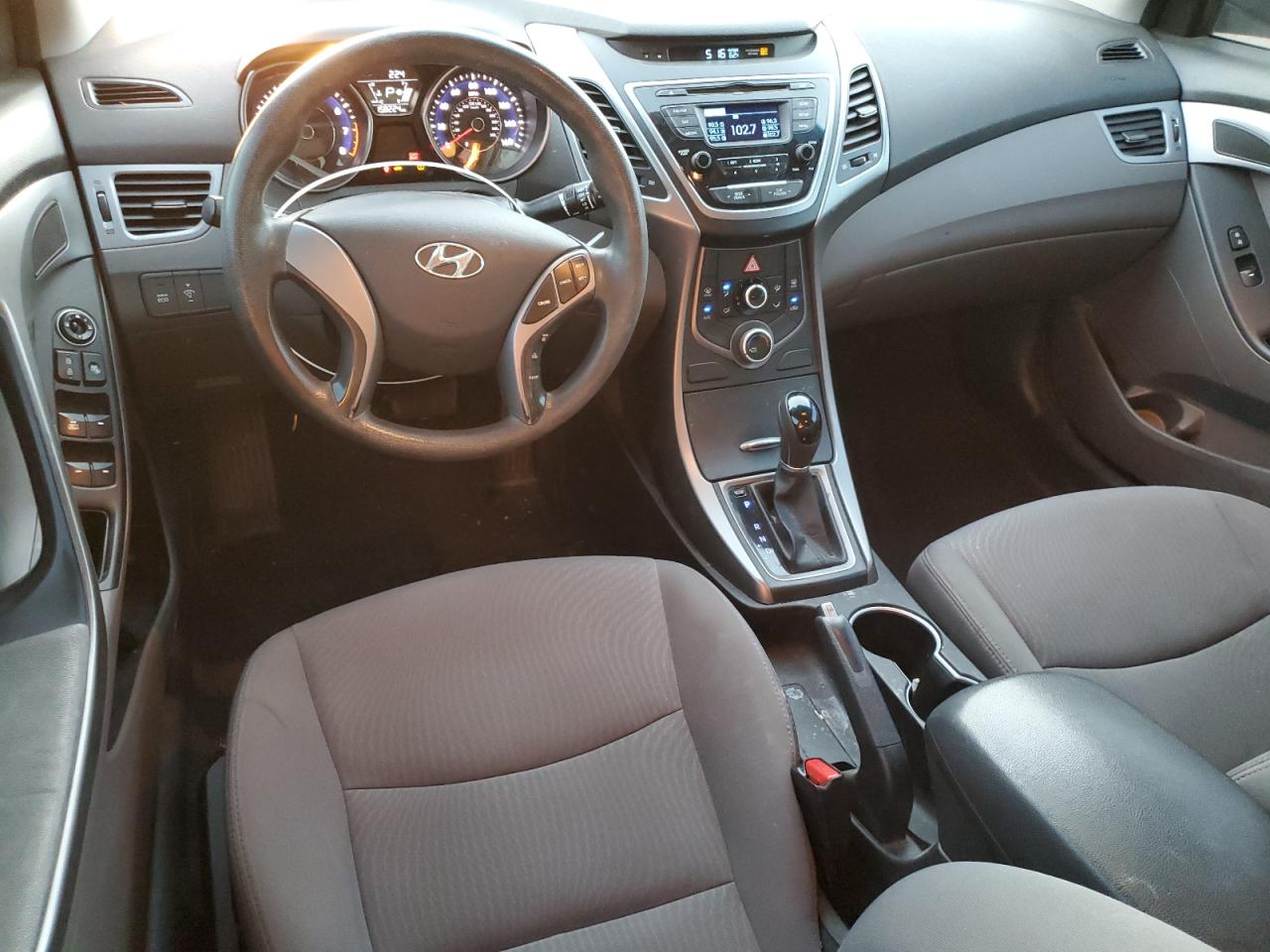 2014 Hyundai Elantra - Image 8