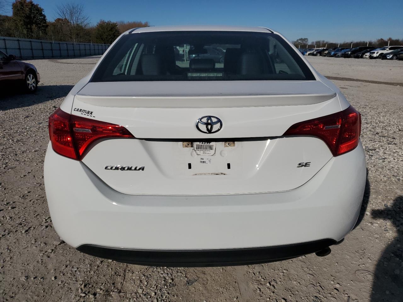 VIN 5YFBURHE5JP810703 2018 TOYOTA COROLLA no.6