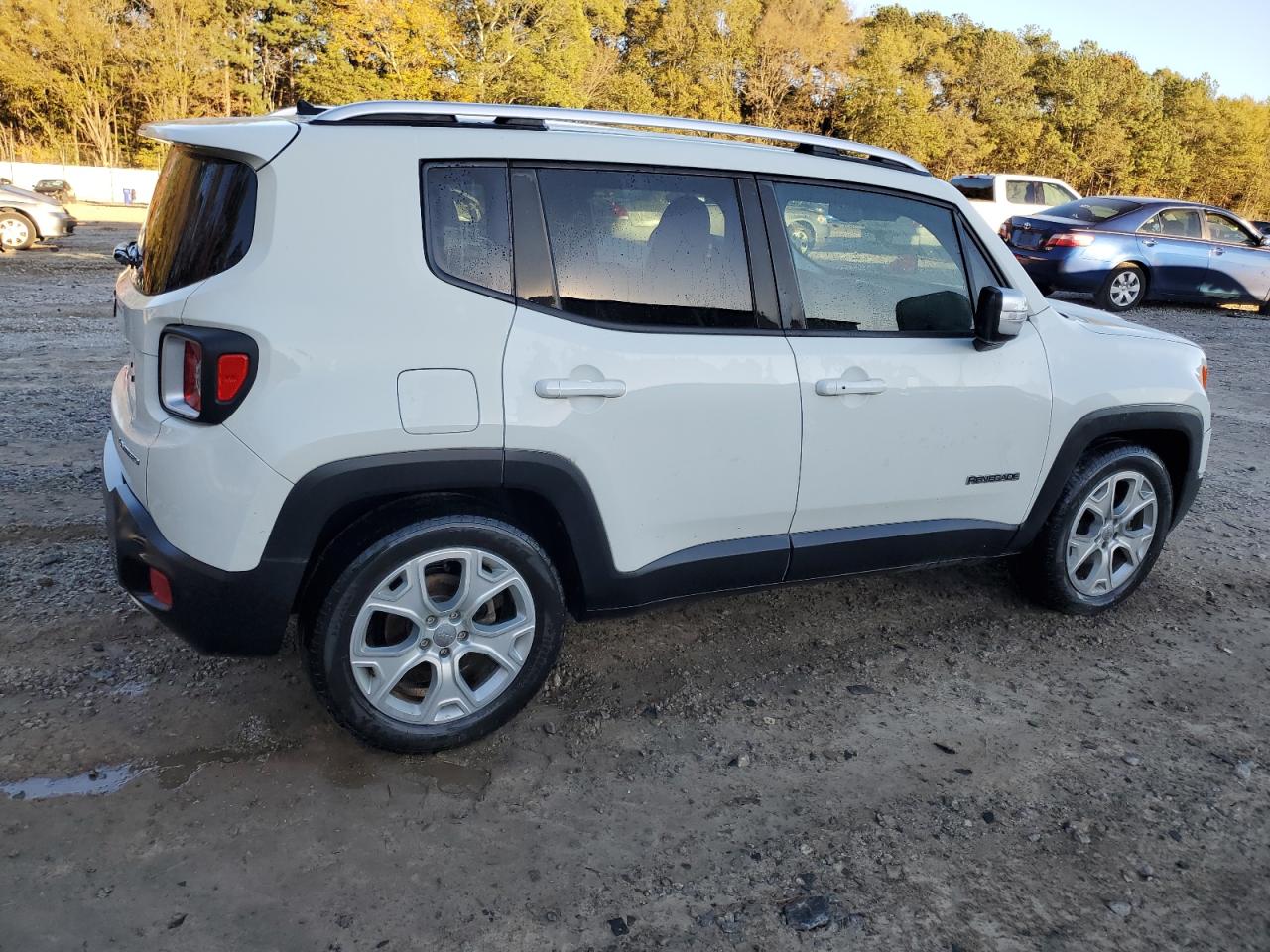 2015 Jeep Renegade - Image 3