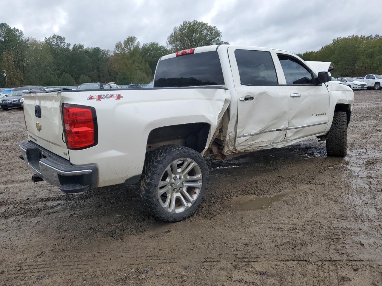 2014 Chevrolet Silverado - Image 3