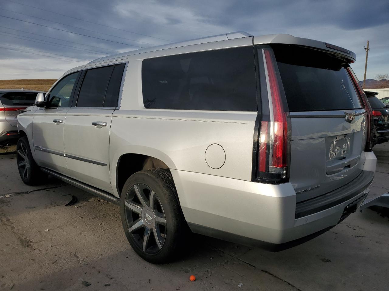 VIN 1GYS4JKJXGR372857 2016 CADILLAC ESCALADE no.2