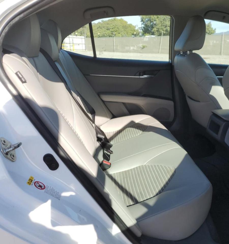2018 Toyota Camry - Image 10