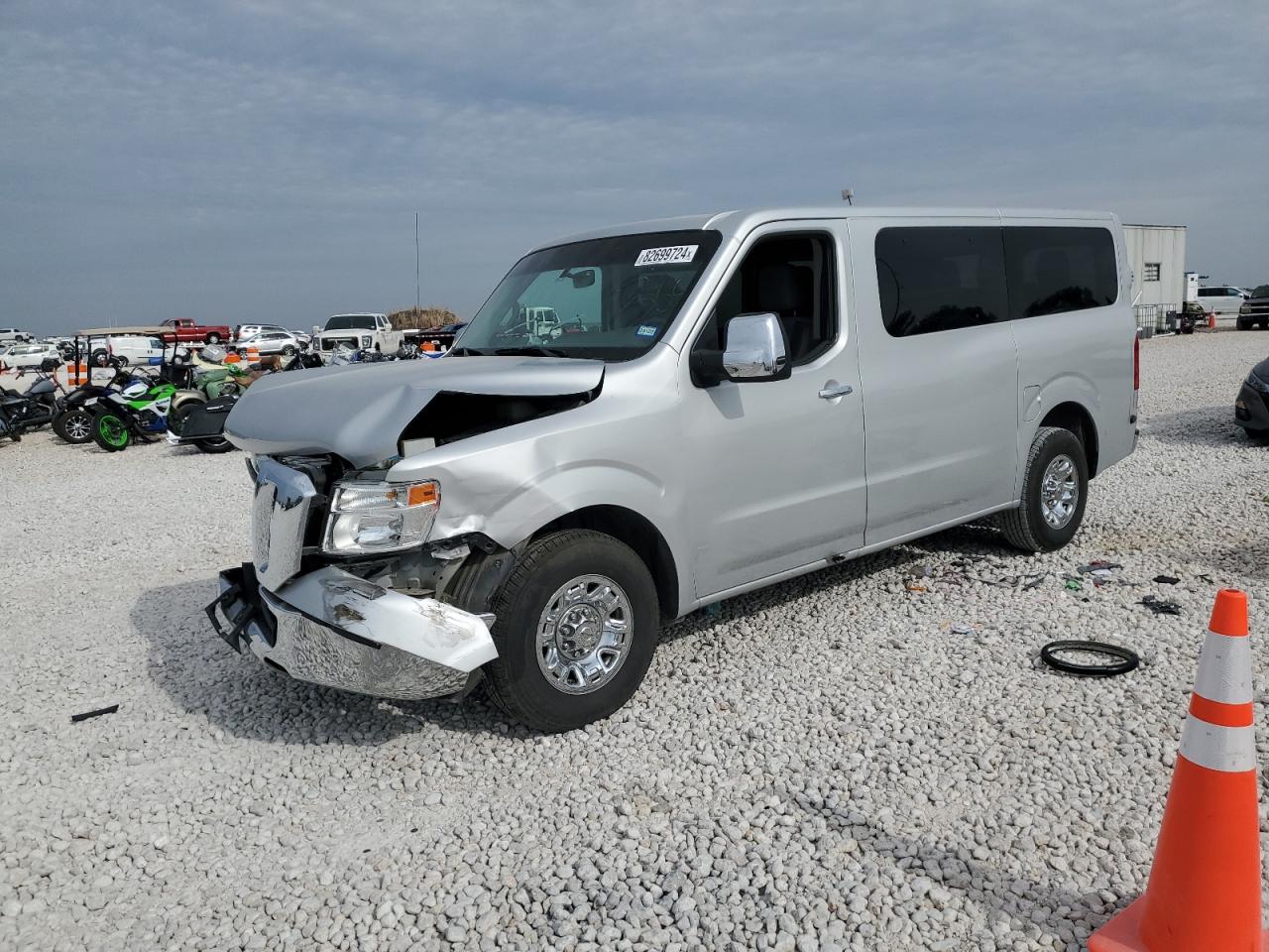 VIN 5BZAF0AA2DN200560 2013 NISSAN NV no.1