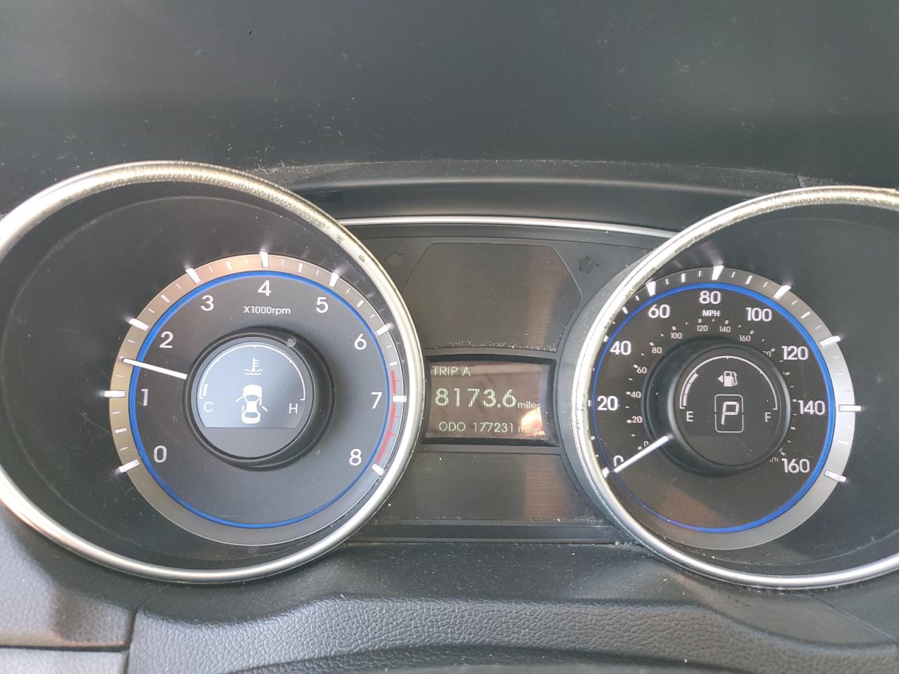 2012 Hyundai Sonata - Image 9