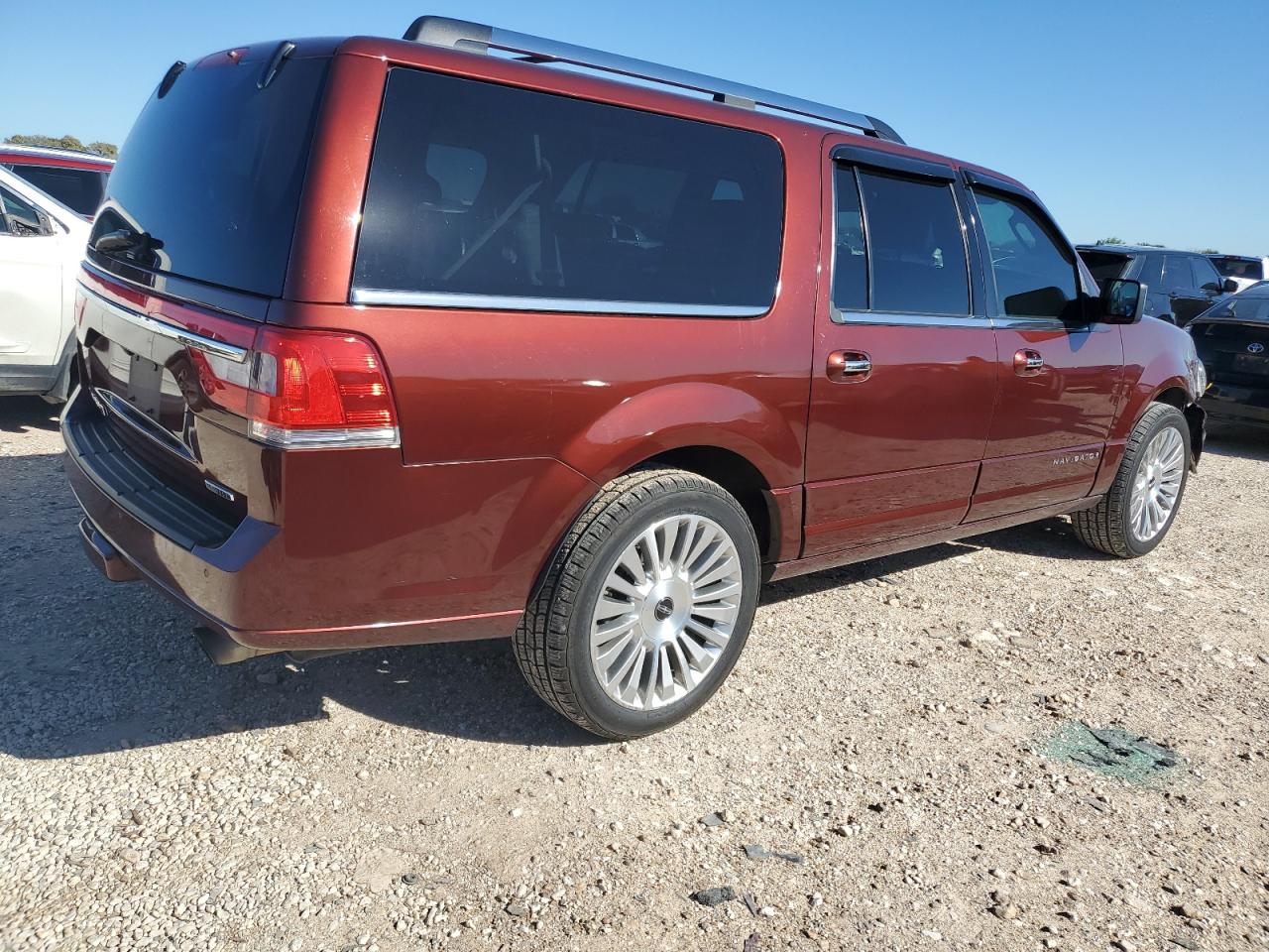 2016 Lincoln Navigator - Image 3