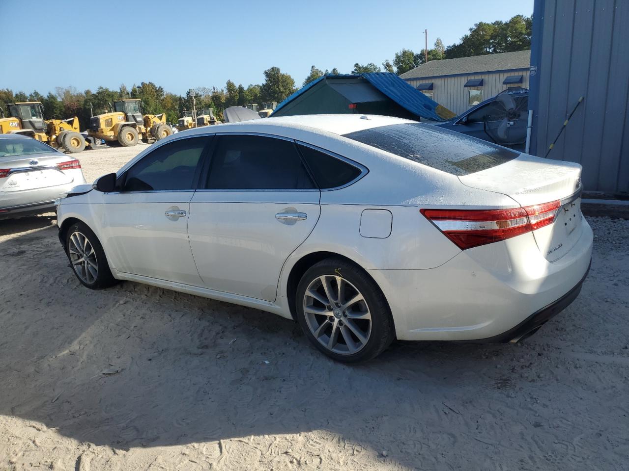 2015 Toyota Avalon - Image 2