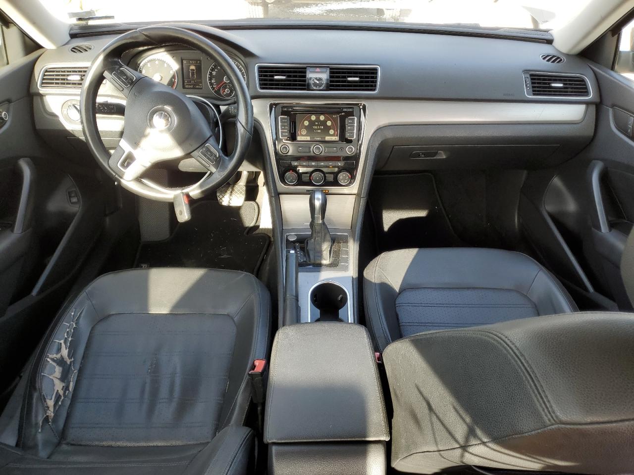 2015 Volkswagen Passat - Image 8