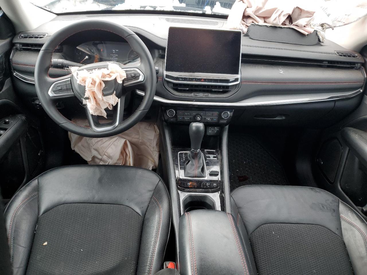 2022 Jeep Compass - Image 8