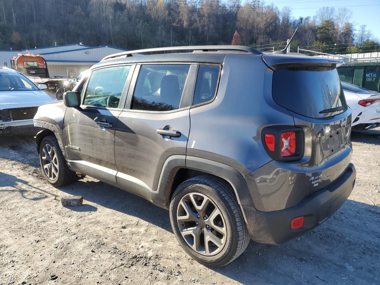 VIN ZACCJBBT4GPE27859 2016 JEEP RENEGADE no.2