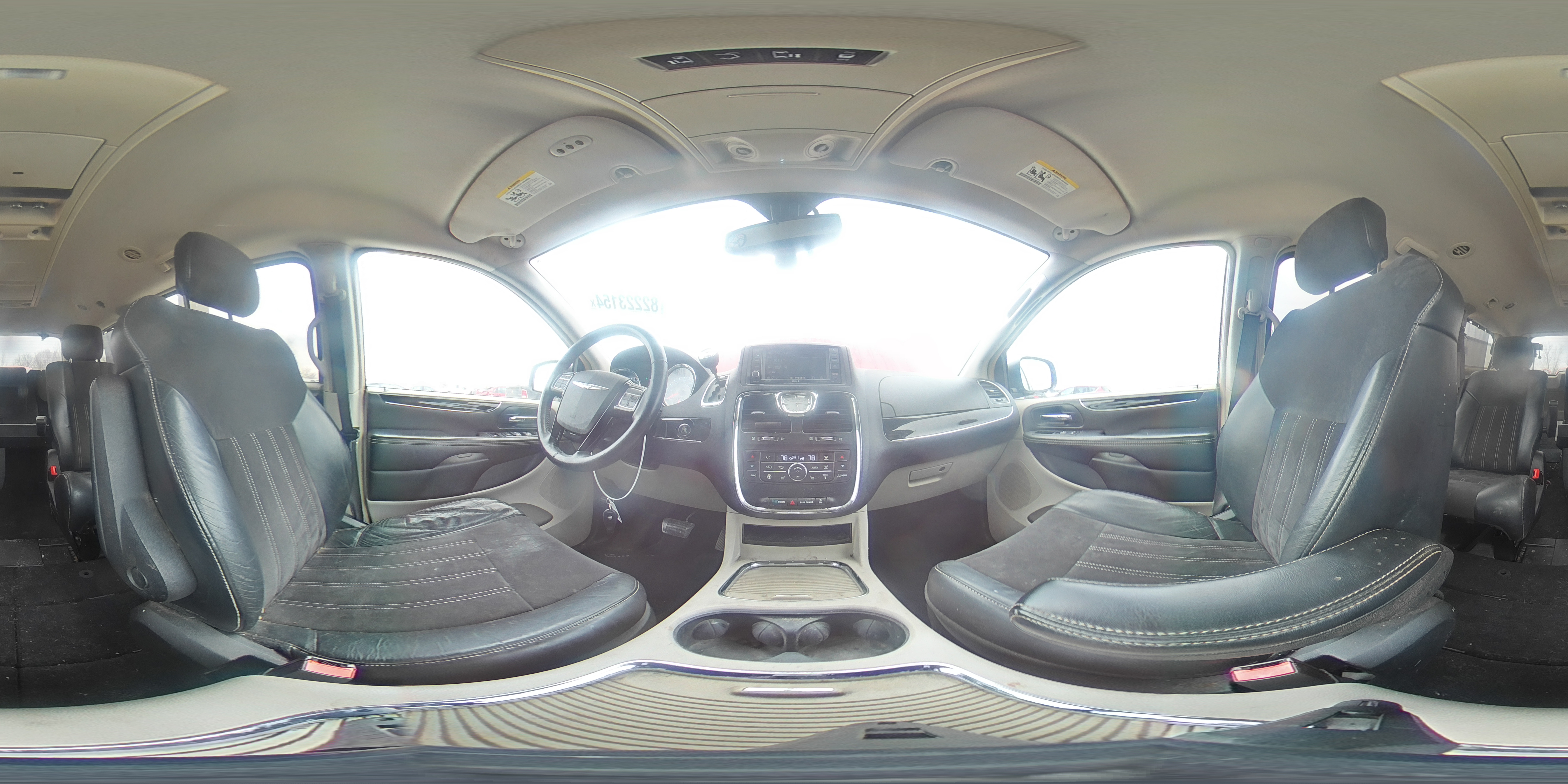 2014 Chrysler Town & Country - Image 15