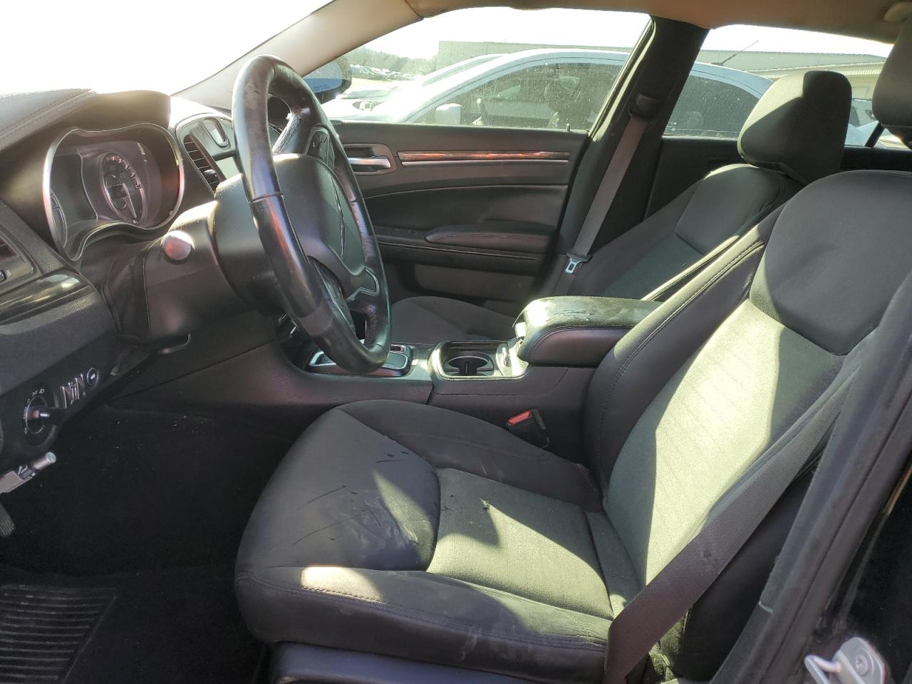2019 Chrysler 300 - Image 7