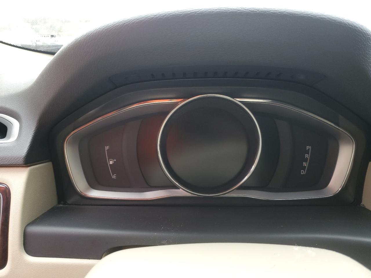 2016 Volvo XC70 - Image 9