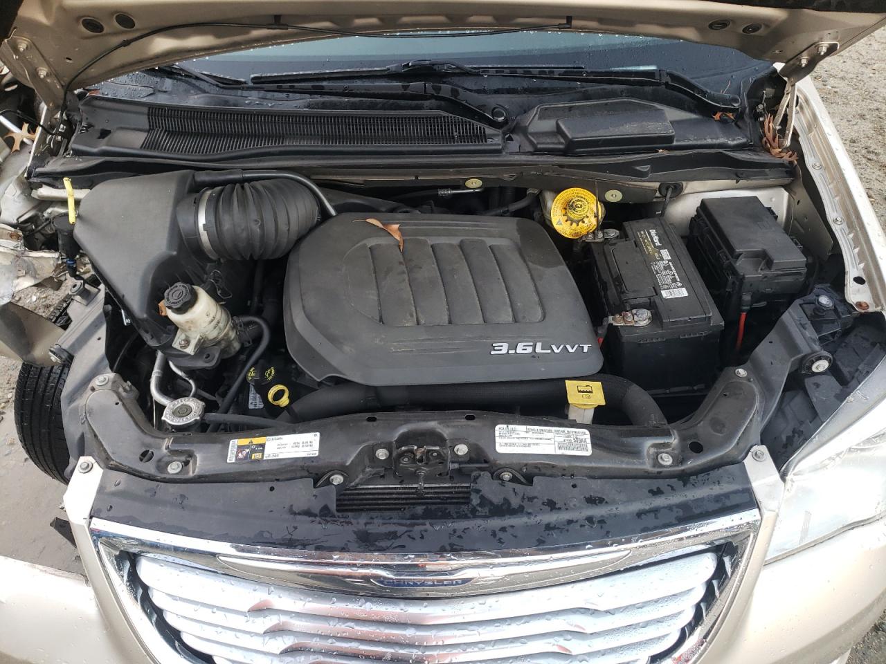 2016 Chrysler Town & Country - Image 12