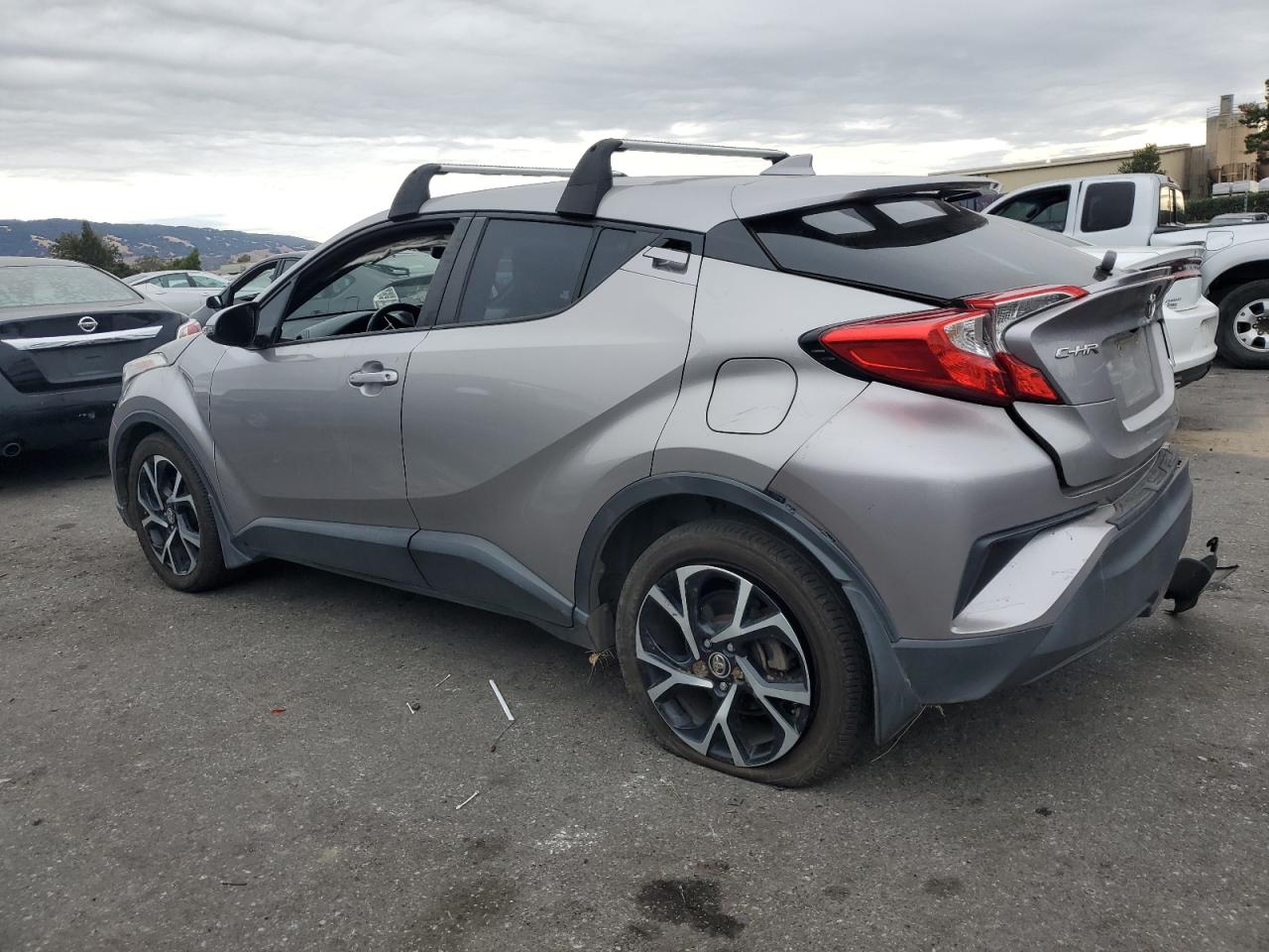 VIN NMTKHMBX4JR029629 2018 TOYOTA C-HR no.2