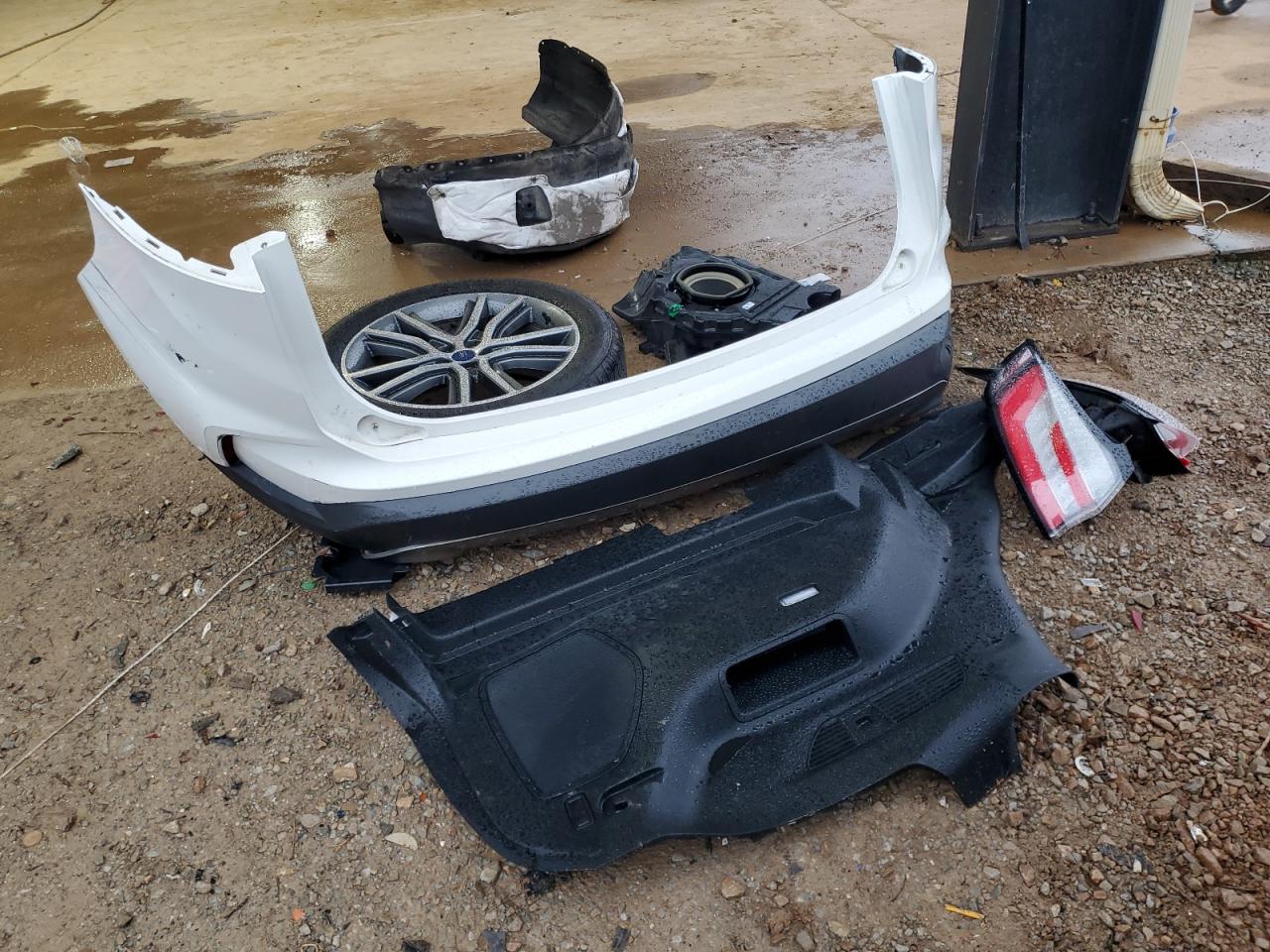 2020 Ford Edge - Image 13