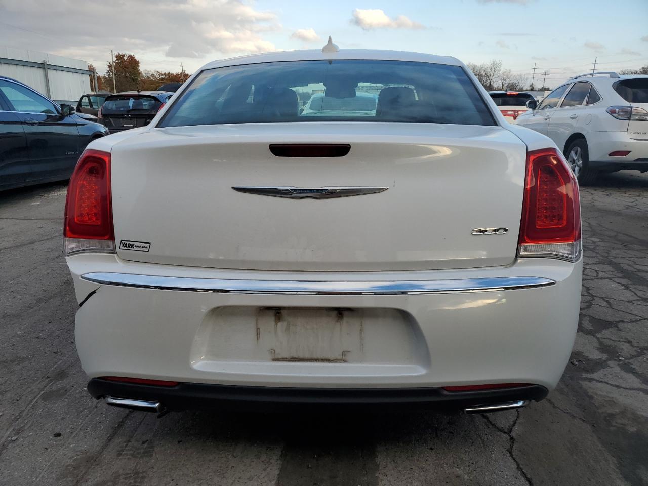 2016 Chrysler 300 Limited VIN: 2C3CCAAG0GH135107 Lot: 77313694