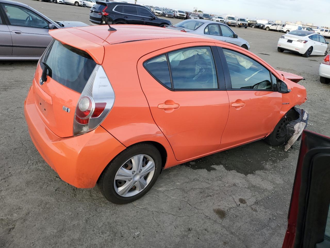 VIN JTDKDTB39D1043855 2013 TOYOTA PRIUS no.3