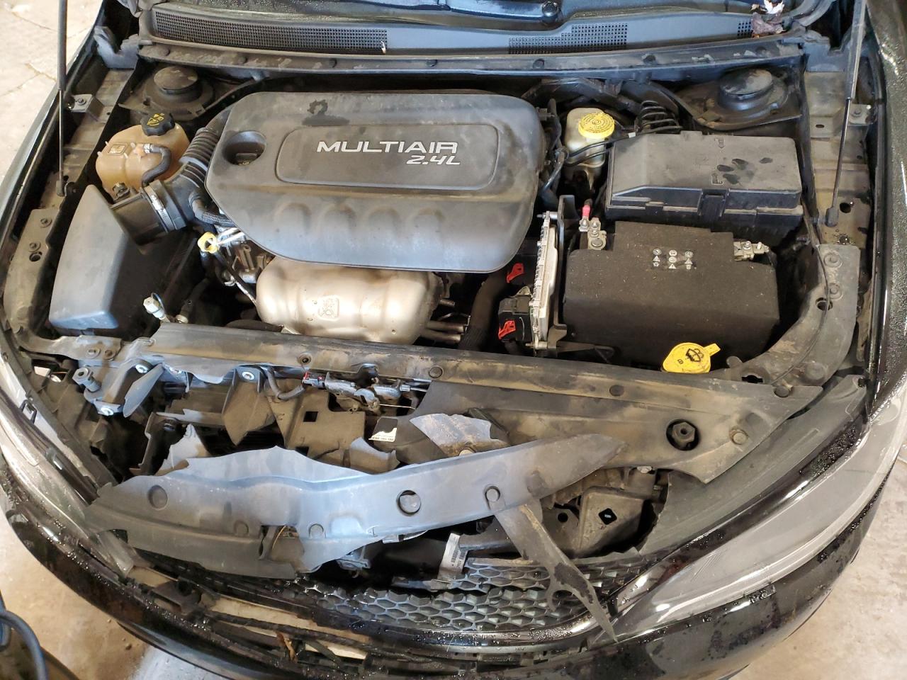 2016 Chrysler 200 - Image 11