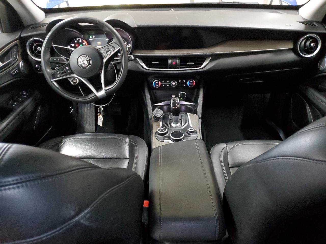2018 Alfa Romeo Stelvio - Image 8