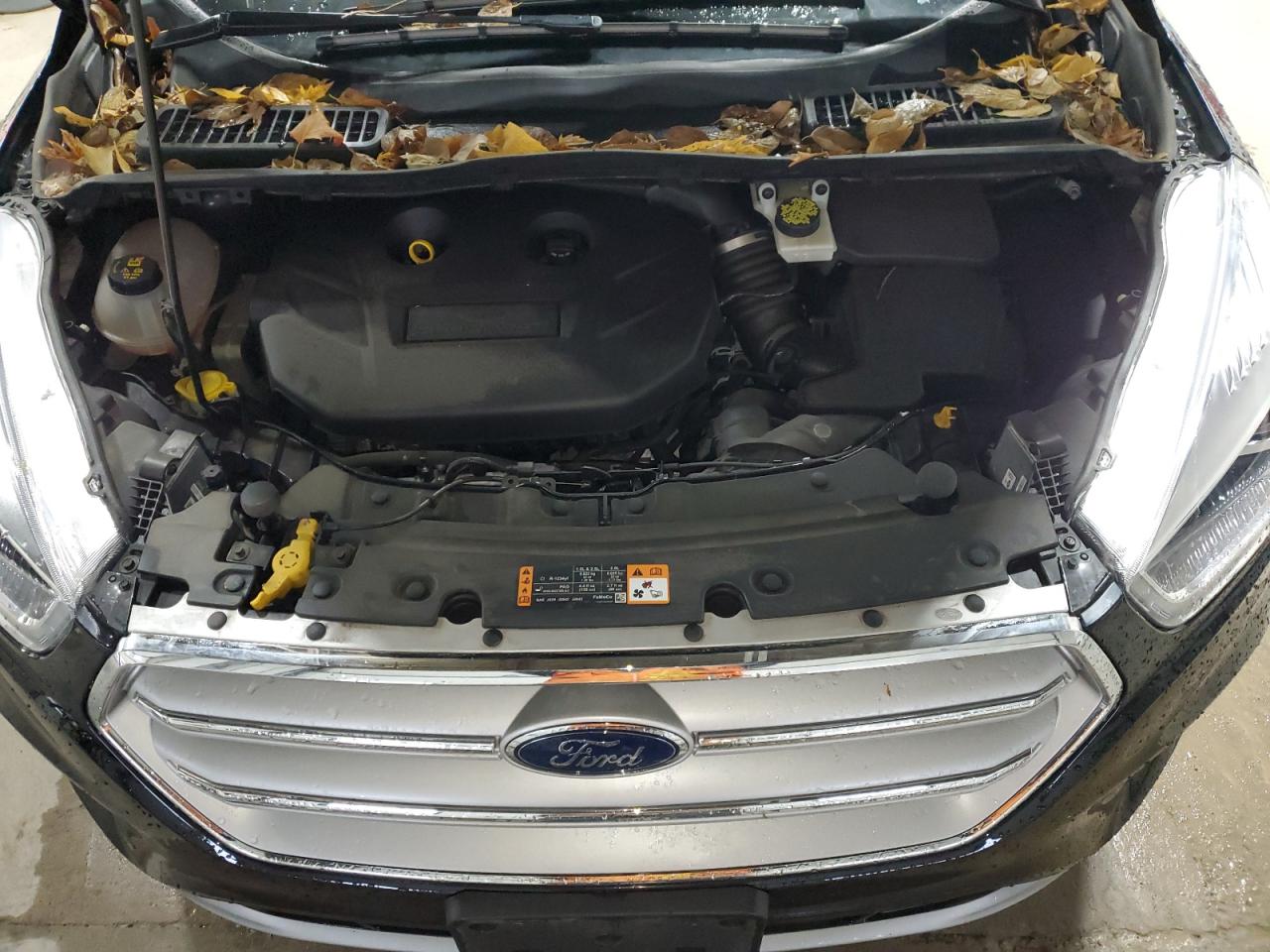 1FMCU9J98KUC27012 2019 Ford Escape Titanium