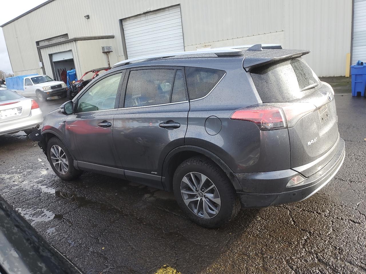 VIN JTMRJREV4GD005220 2016 TOYOTA RAV4 no.2