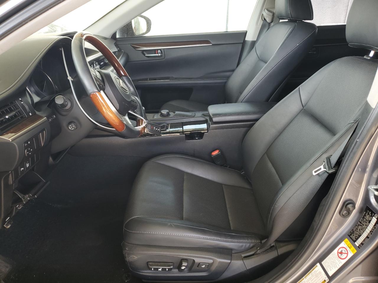 2016 Lexus ES - Image 7