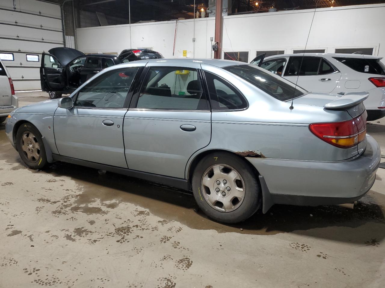 2001 Saturn LW - Image 2