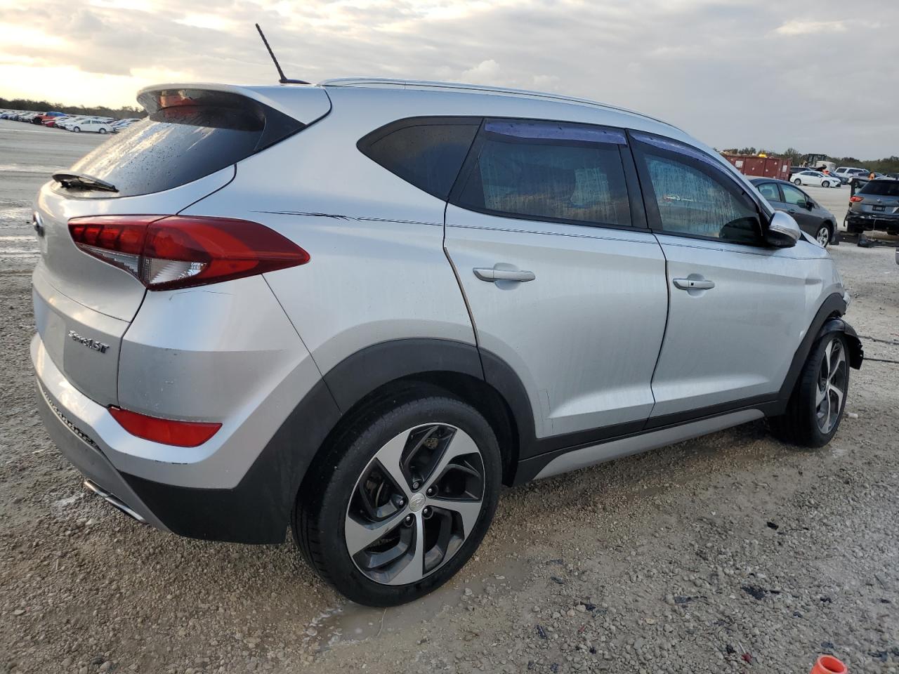 2017 Hyundai Tucson - Image 3