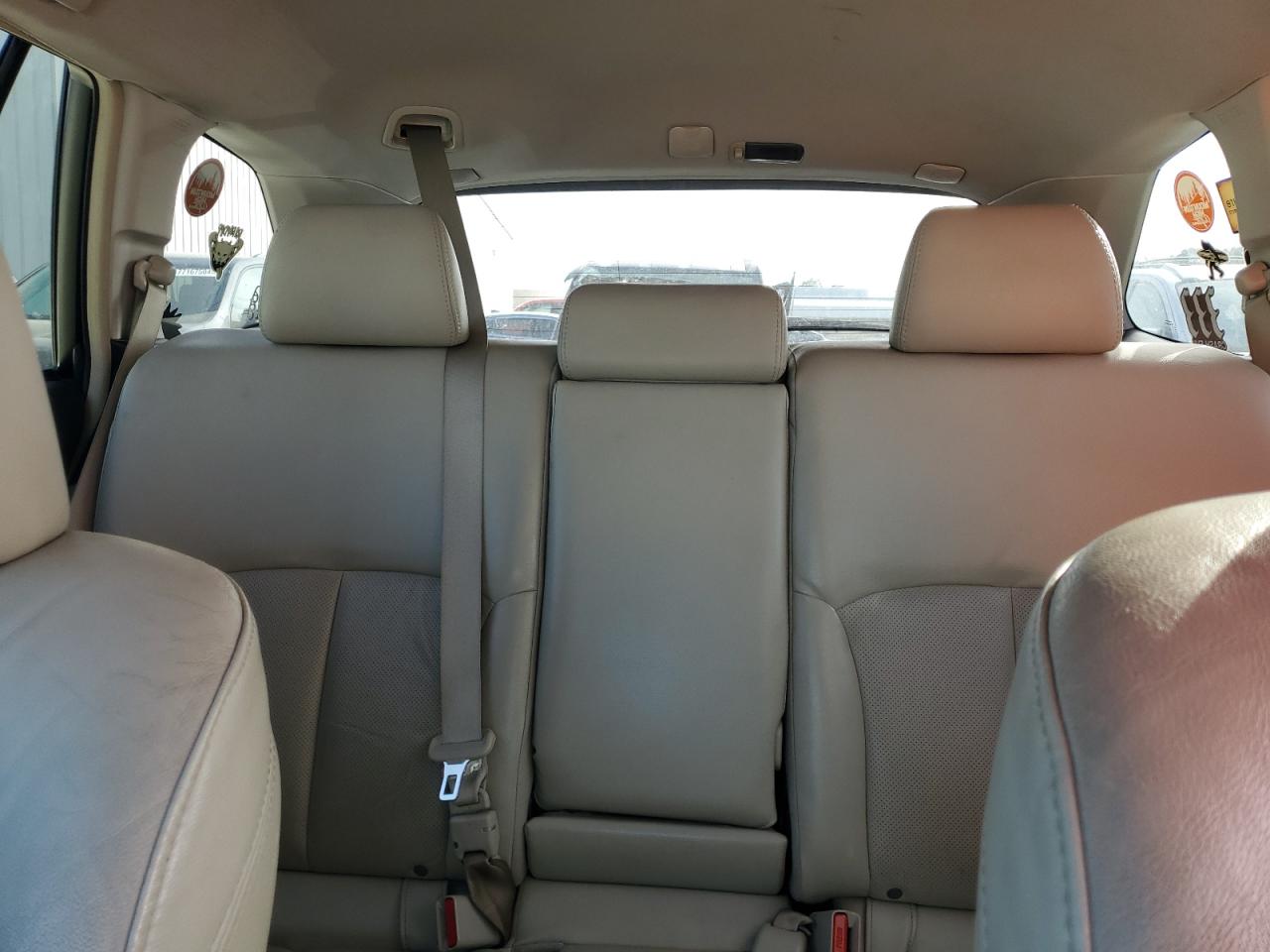 2012 Subaru Outback - Image 10
