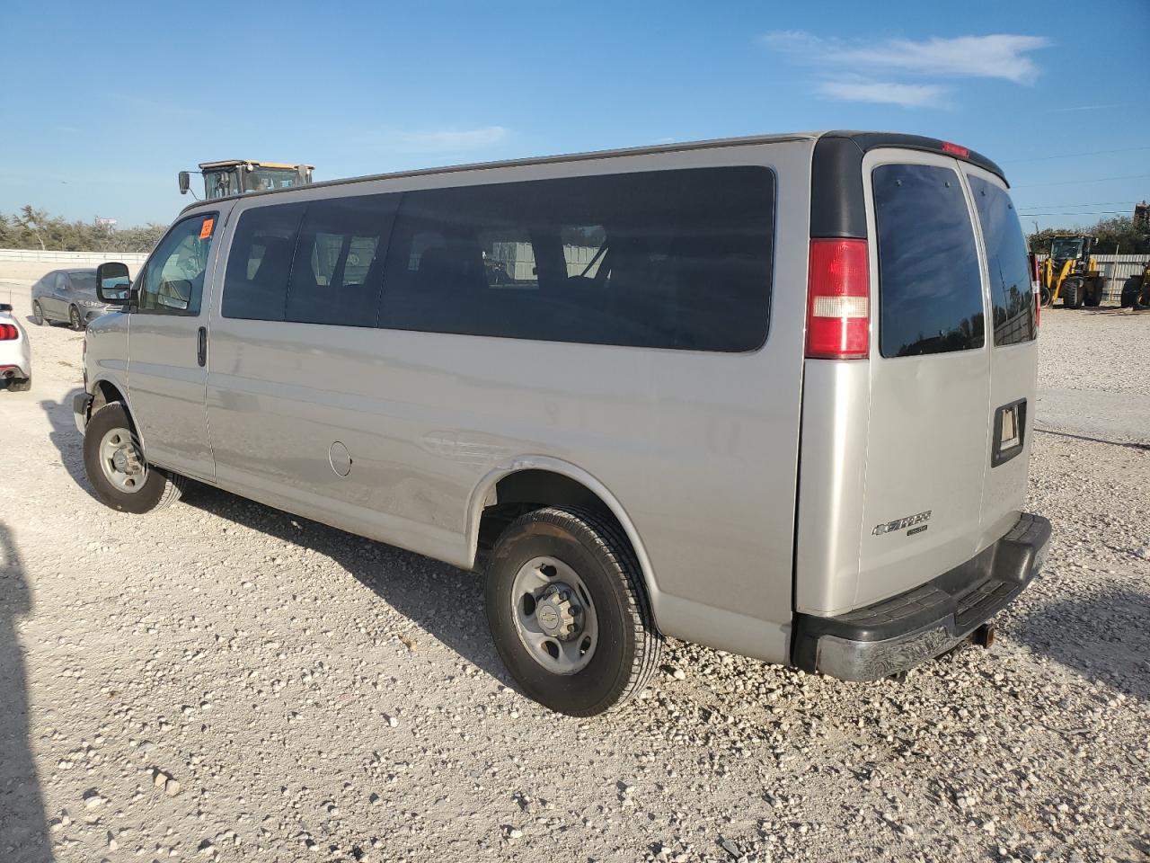 2009 Chevrolet Express - Image 2