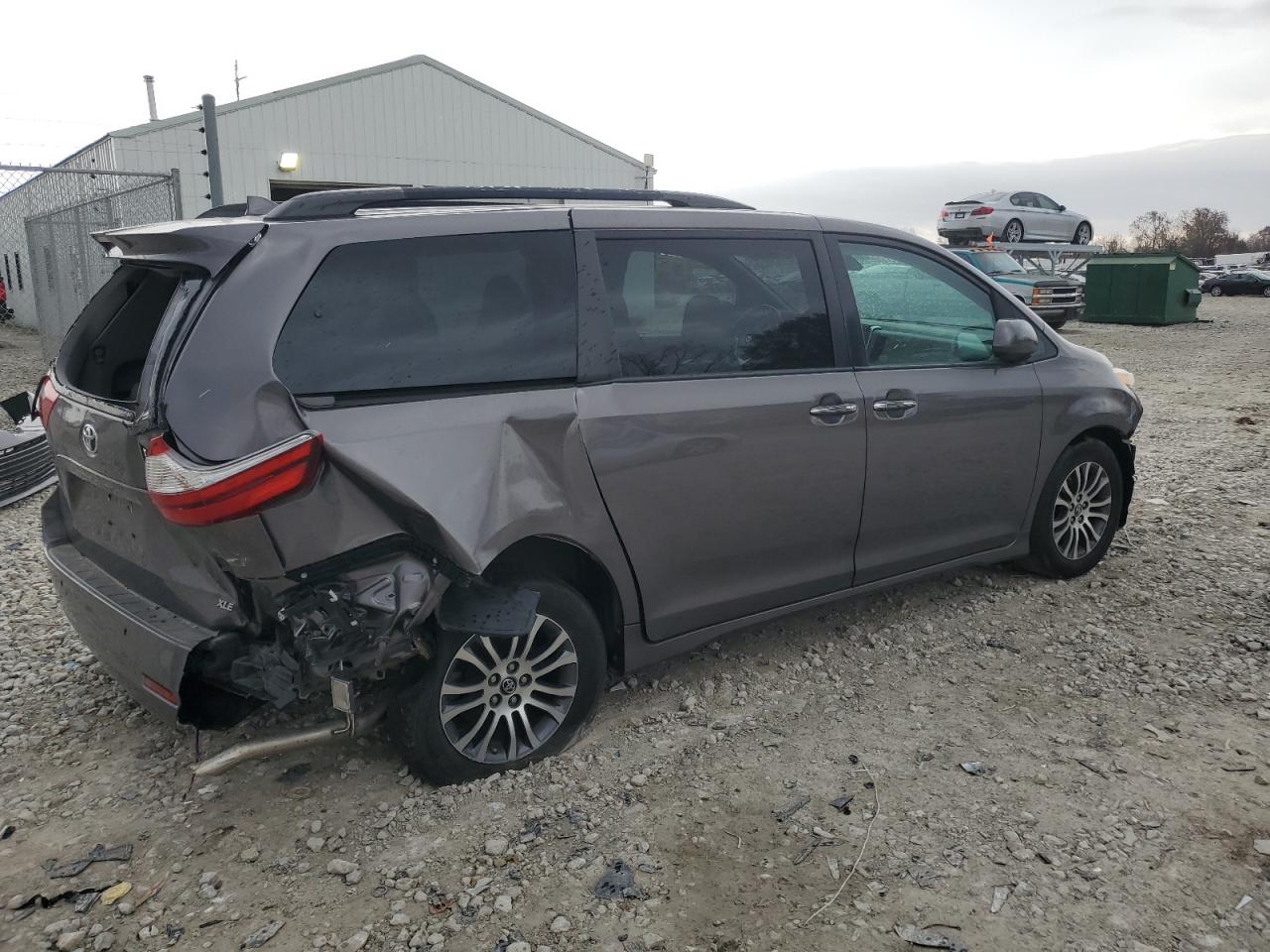 2019 Toyota Sienna - Image 3