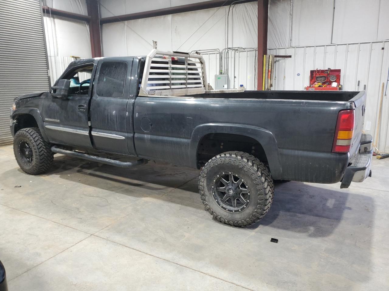 2003 GMC Sierra - Image 2