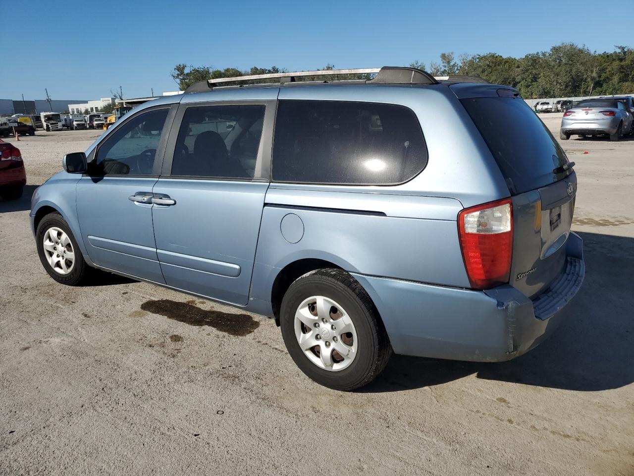2008 Kia Sedona - Image 2
