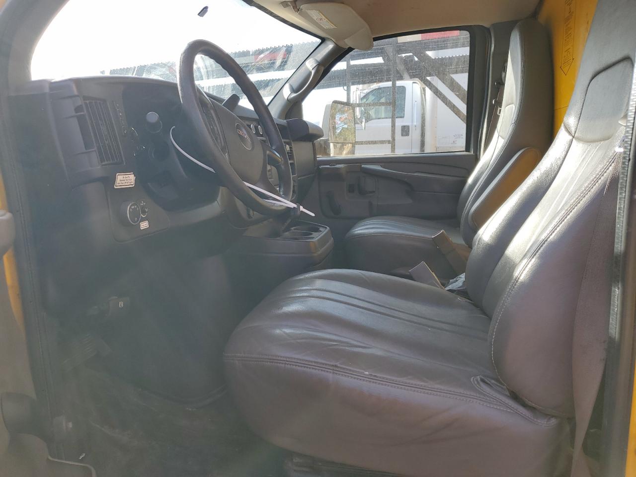 2015 GMC Savana - Image 7