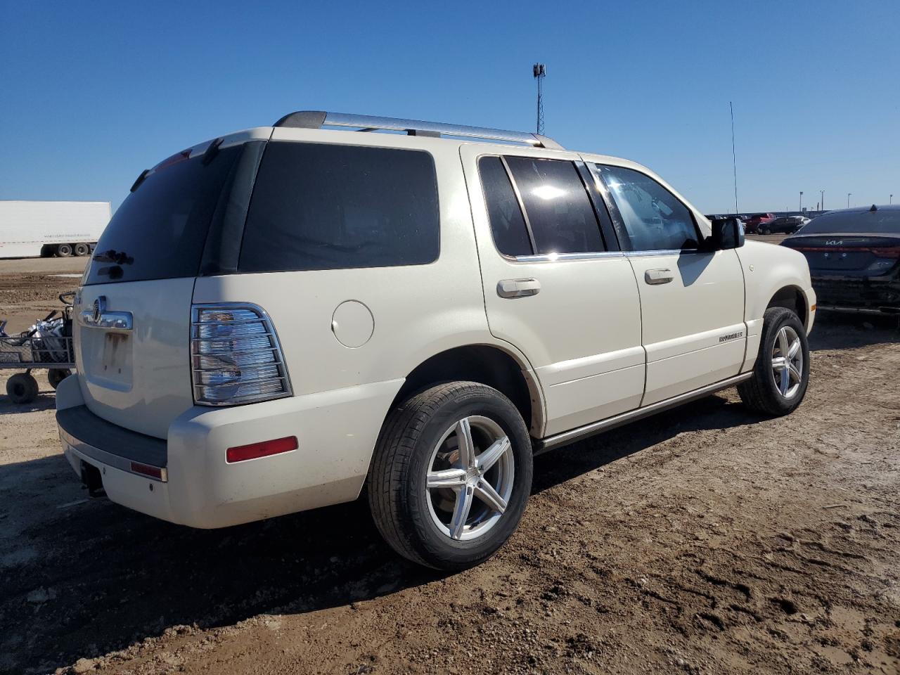 2009 Mercury Mountaineer - Image 3