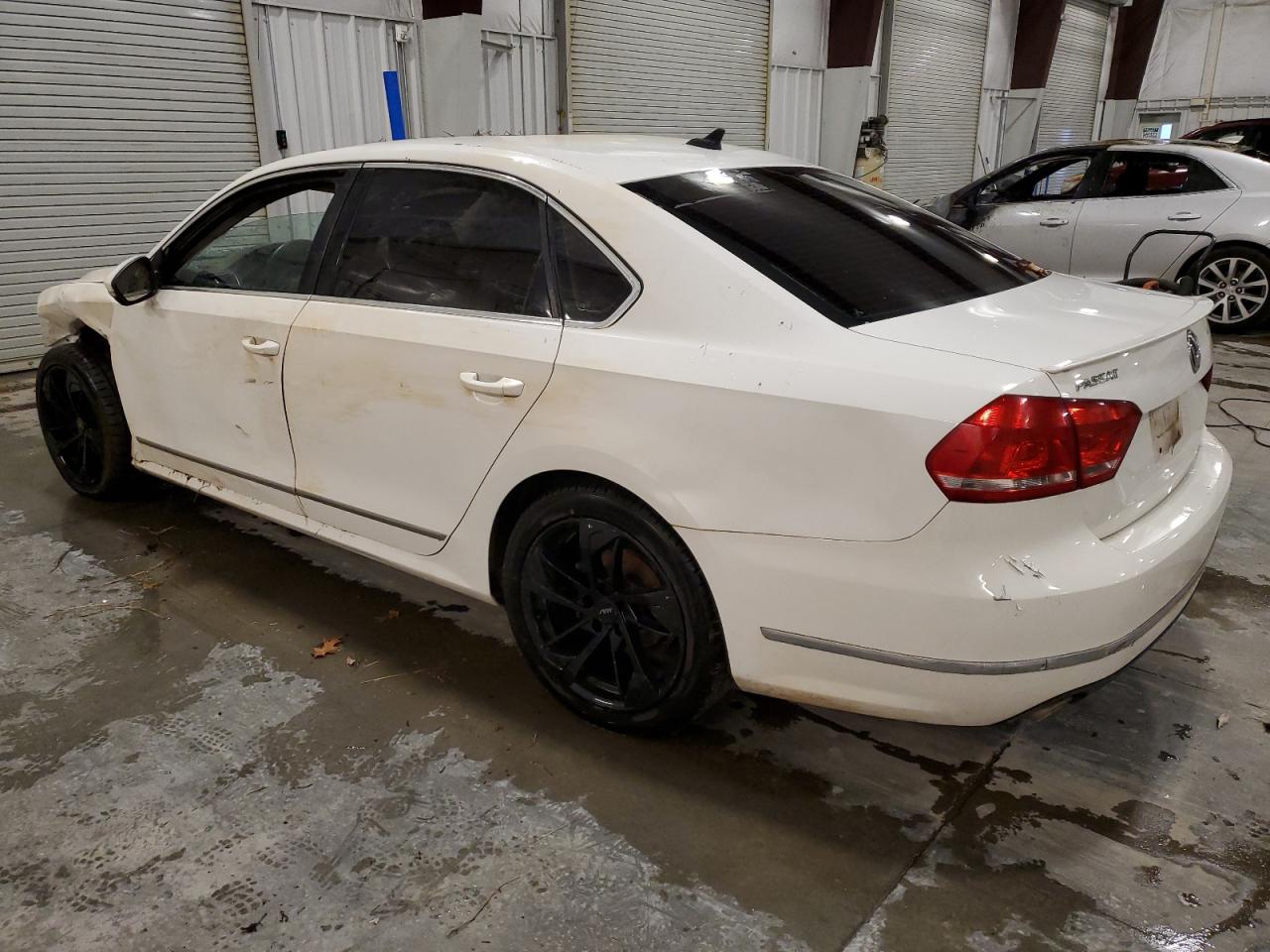 2014 Volkswagen Passat - Image 2