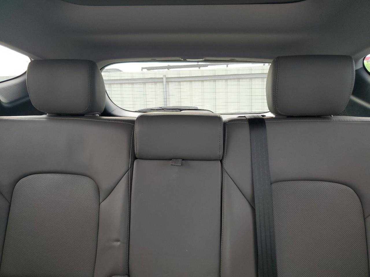 2017 Hyundai Santa Fe - Image 10