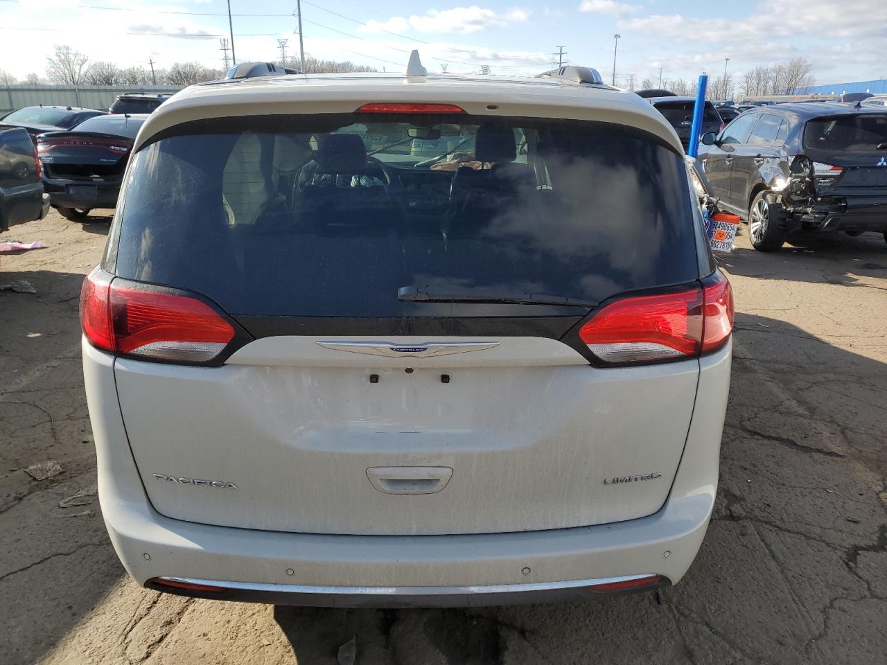 VIN 2C4RC1GGXKR655444 2019 CHRYSLER PACIFICA no.6