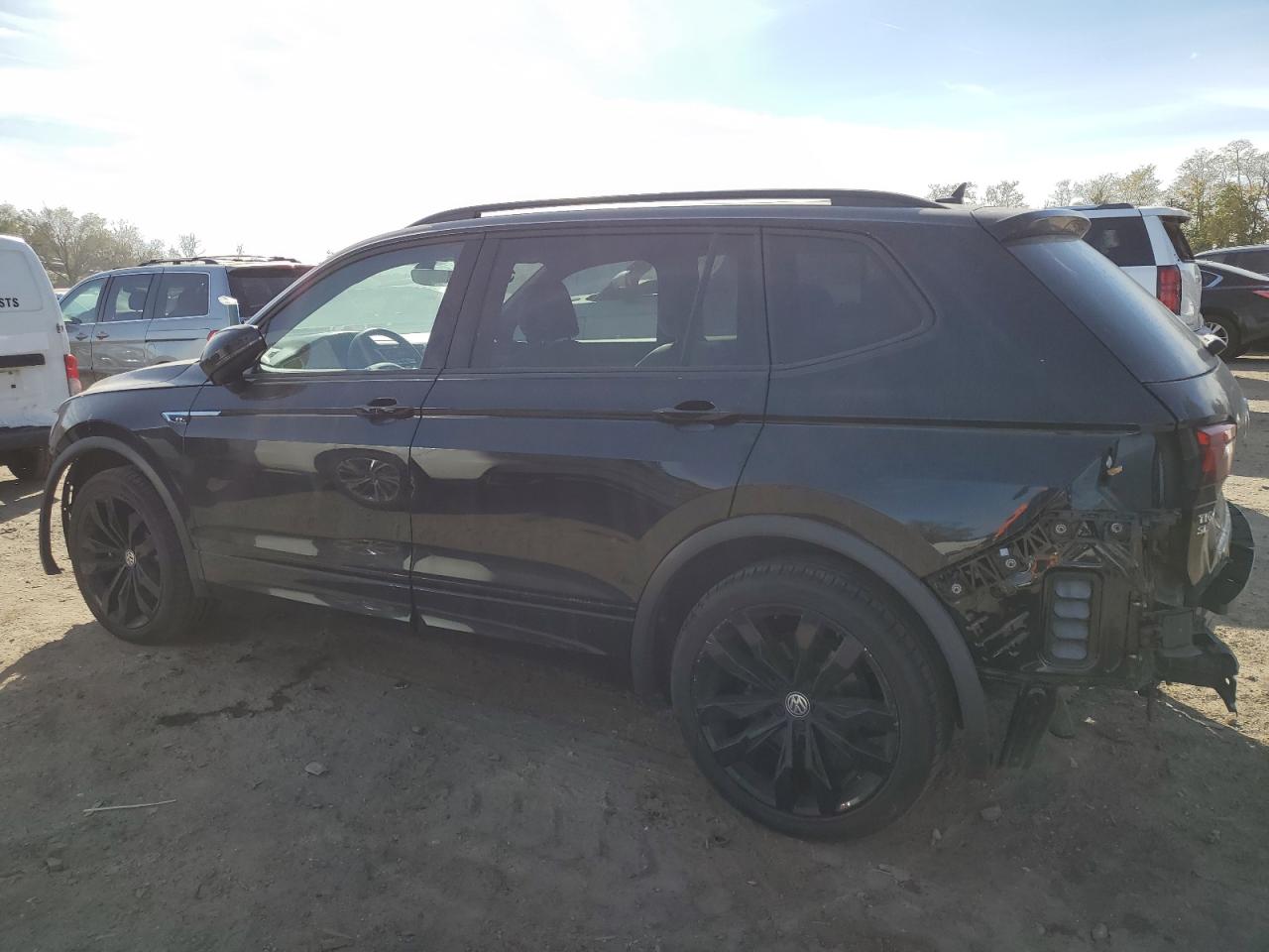 2021 Volkswagen Tiguan - Image 2
